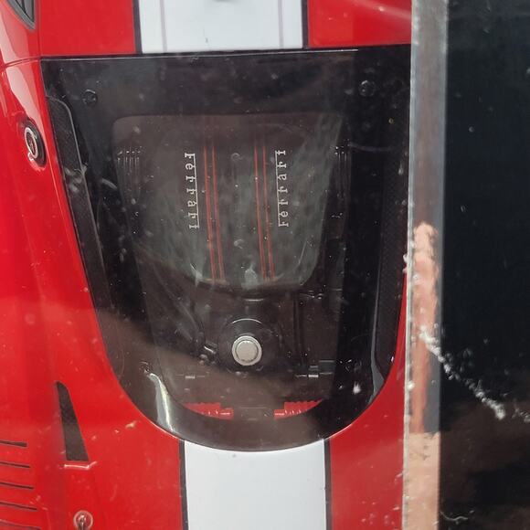 XQ Toys 1:18 Scale Radio Control Model Car Ferrari FXX Red. New, sealed - Picture 12 of 13